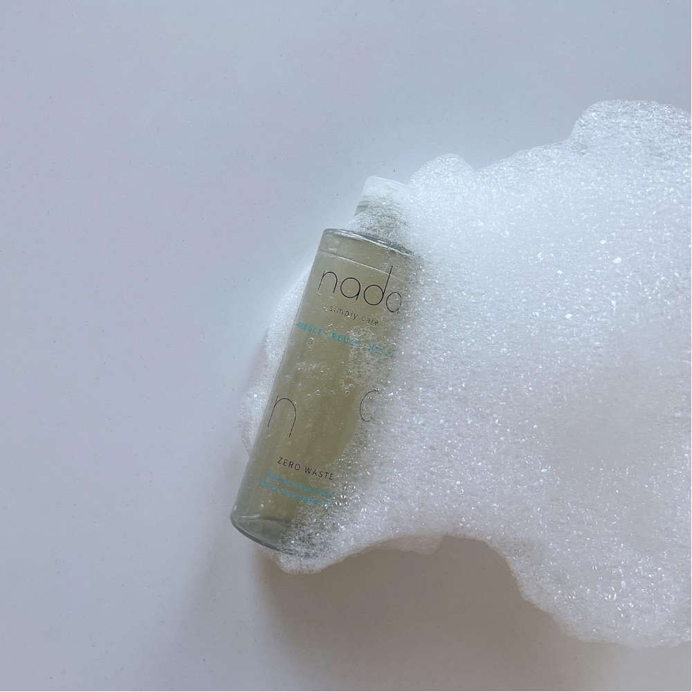 Mit den nada Starter-Sets kannst du ganz einfach in dein Badezimmer ohne Plastikmüll starten. Mit dem Starter-Set wird Shampoo und Duschgel um Nachfüllen kinderleicht. Einfach Pulver in Wasser auflösen und ohne Plastikmüll oder Mikroplastik duschen.